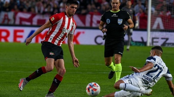 Gimnasia vs Estudiantes La Plata, 2h30 ngày 20/3 – Soi kèo VĐQG Argentina