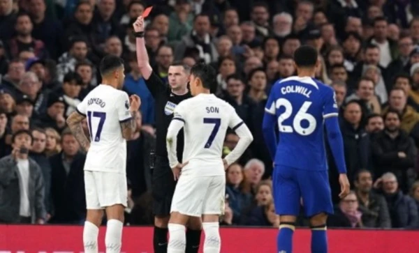 Tottenham mất 4 trụ cột sau trận thua Chelsea