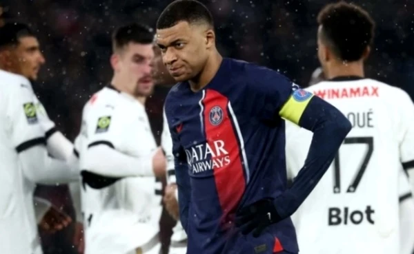 Mbappe chưa ra đi nhưng đã bị HLV PSG rằn mặt