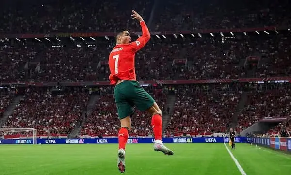 Cristiano Ronaldo - Người định nghĩa lại giới hạn tuổi tác trong bóng đá thế giới