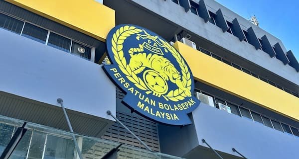Vì sao Liên đoàn Bóng đá Malaysia lại suýt vi phạm quy định FIFA về cầu thủ nhập tịch?
